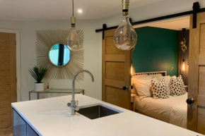 Parkside Lodge - Luxury Coastal Hideaway for Two